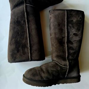 UGG boots. Classic tall. Size 11.